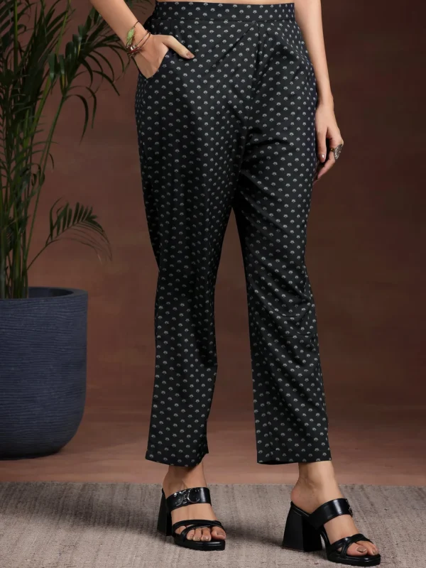 Women Black Printed Poly Crepe Straight Suit With Dupatta - Image 3